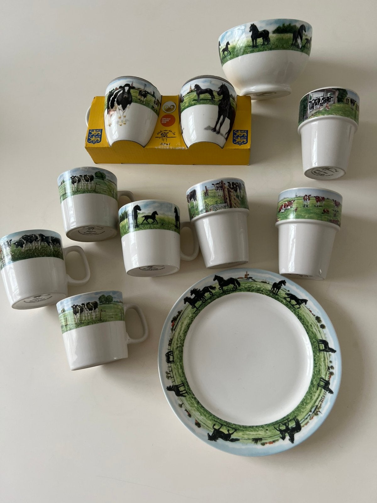 Wiebe van der zee servies en schilderij( zie de foto), Overige typen, Ophalen of Verzenden, Zo goed als nieuw, Overige stijlen