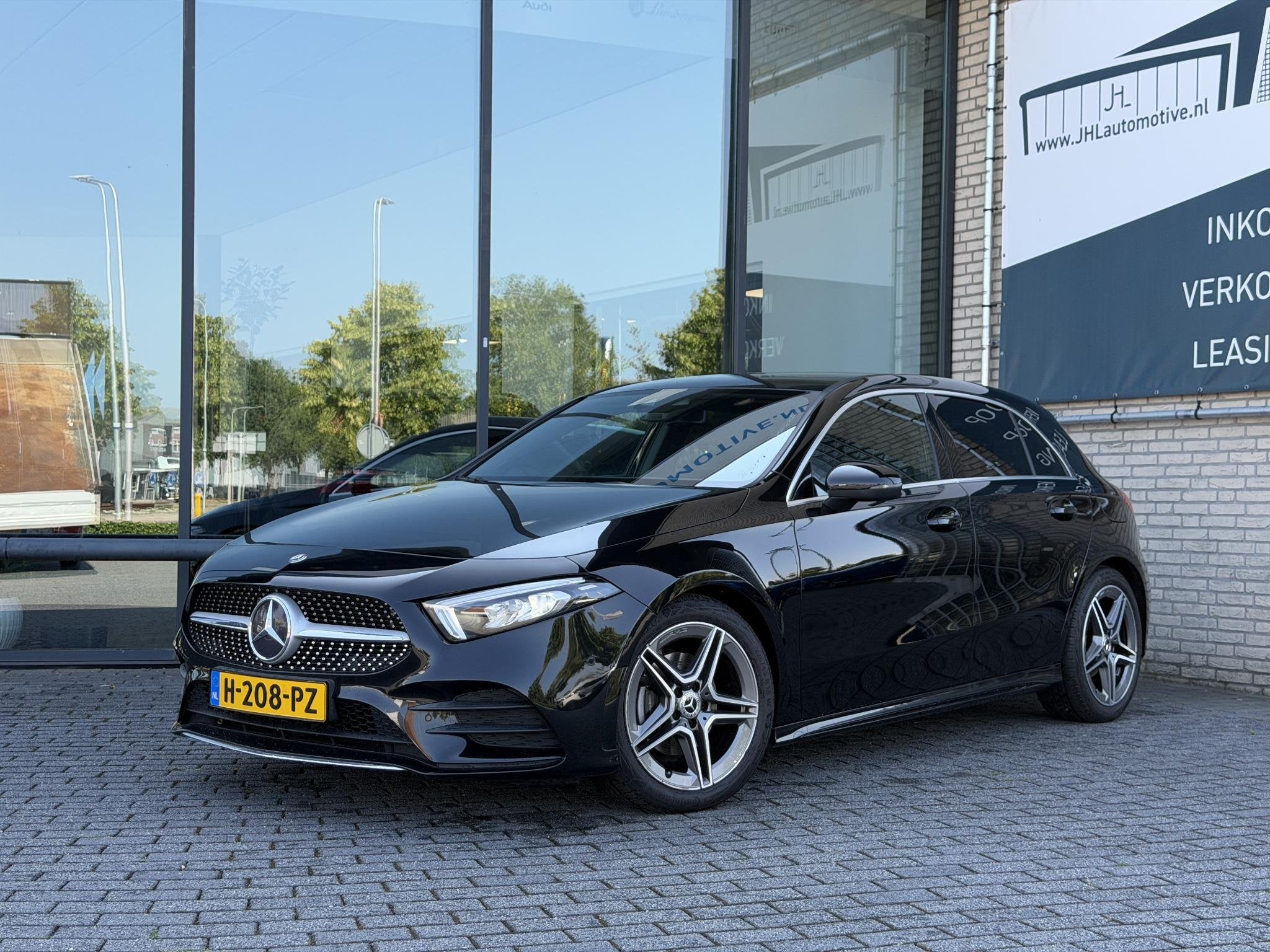 Mercedes-Benz A-klasse 180 Business Solution AMG*NAVI*CAM*CR, 136 pk, Gebruikt, 4 cilinders, Geheel digitaal combi-instrument