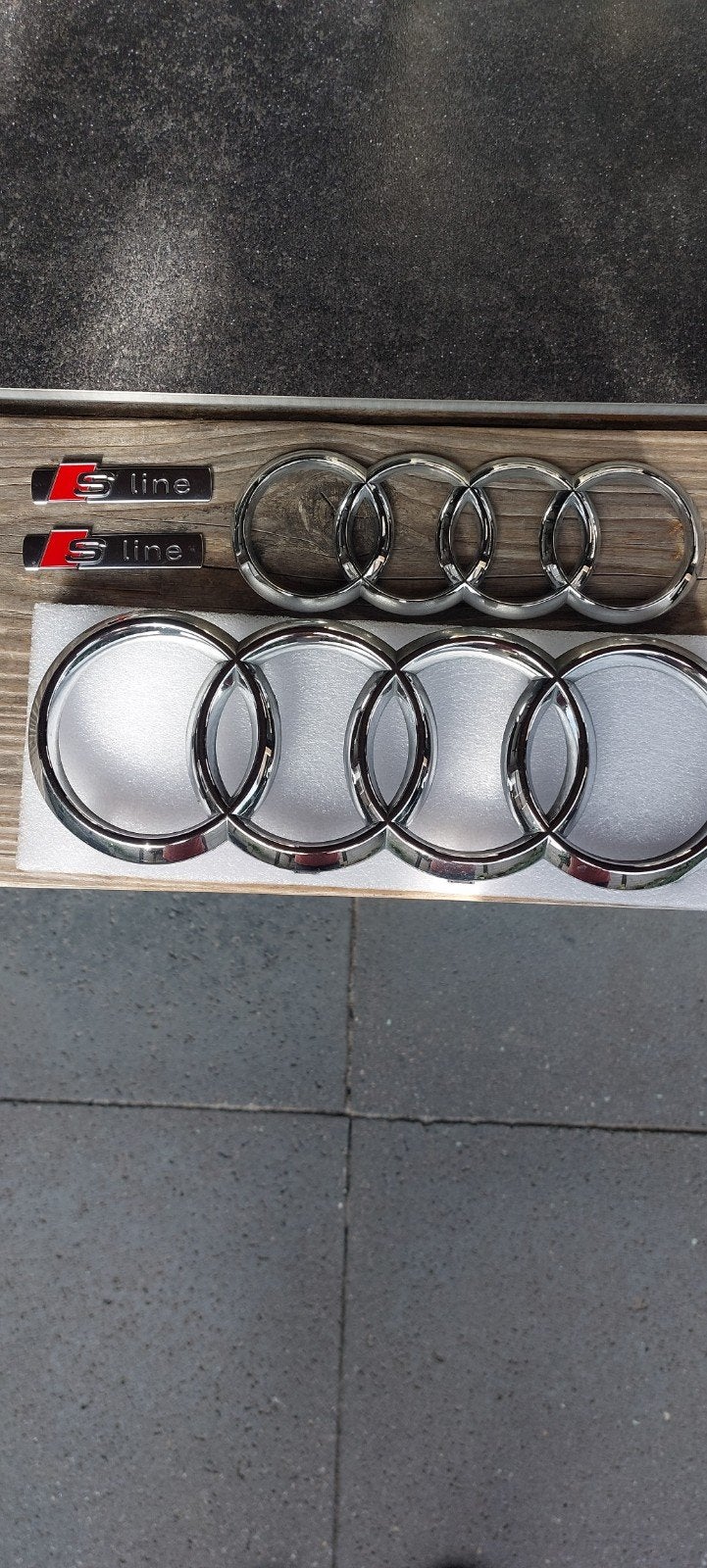 Originele Audi A3 8V logo's en S-line emblemen zilver, Ophalen of Verzenden, Gebruikt