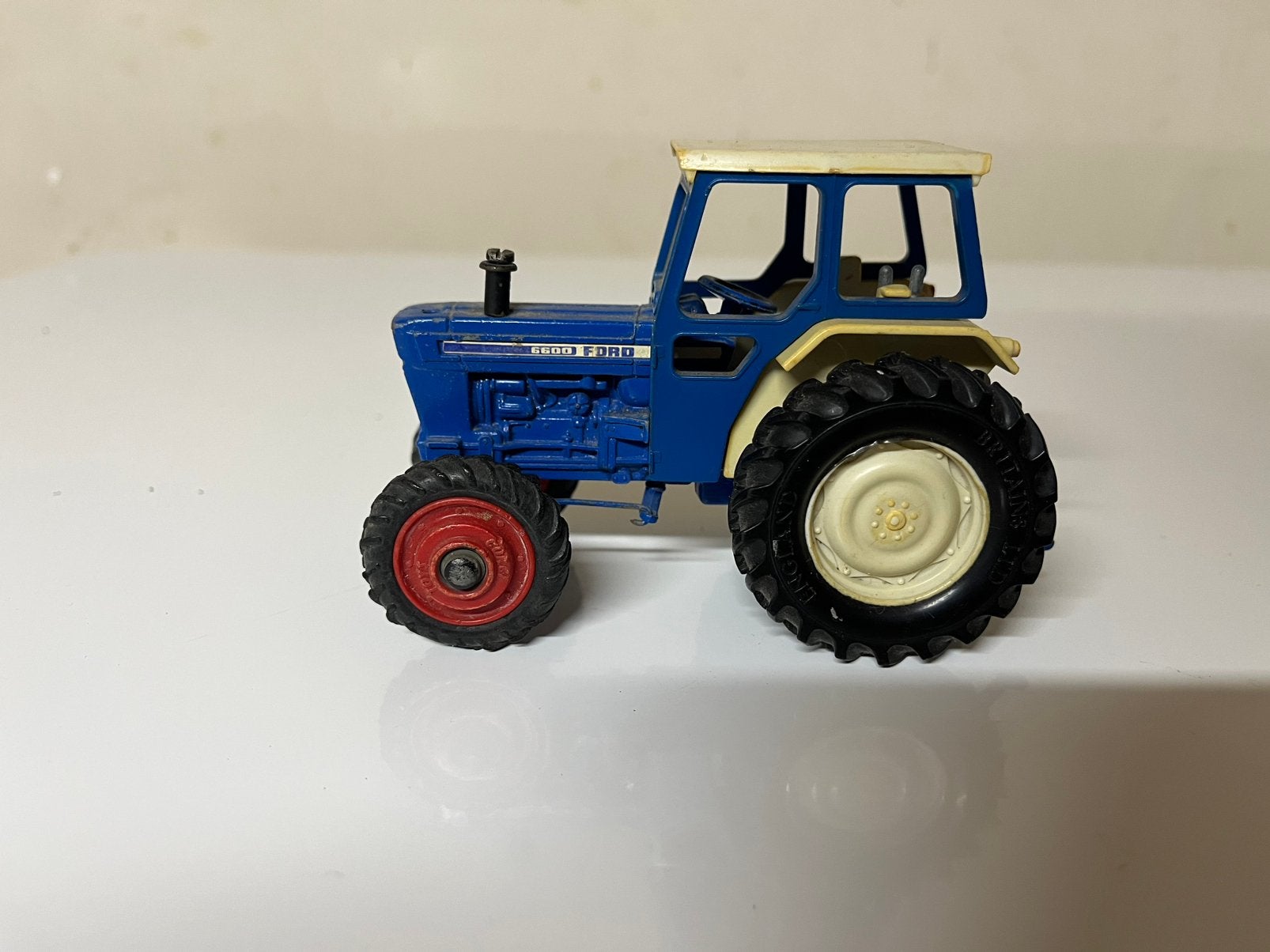 Britains 9524, Ford 6600 Tractor 4WD met cabine, schaal 1:32, Ophalen of Verzenden, Gebruikt, Tractor of Landbouw, Britains