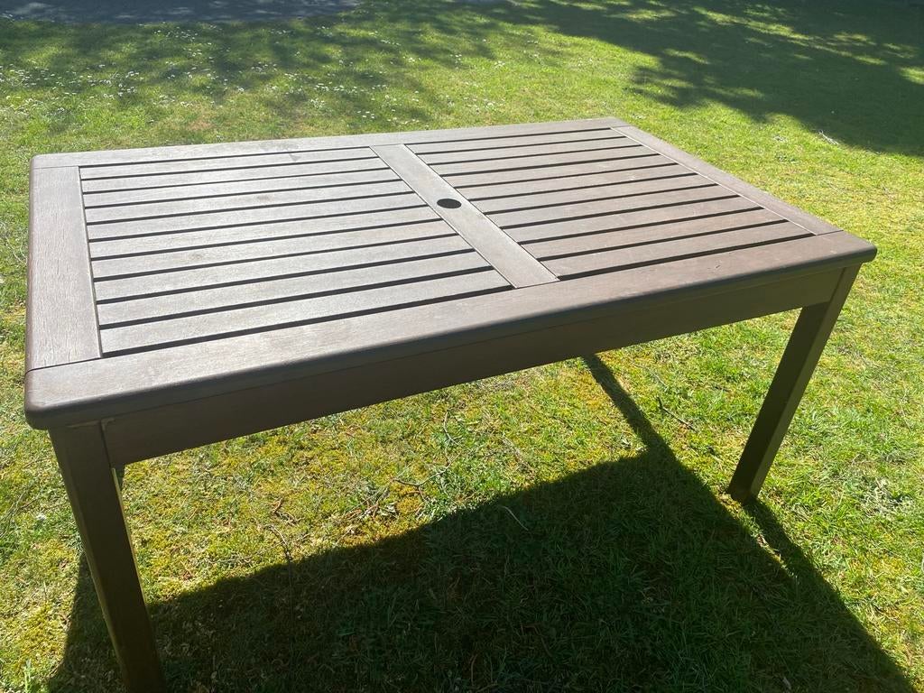 Robuuste houten maranti tuintafel met parasolgat, Ophalen, Gebruikt, Rechthoekig, Hout