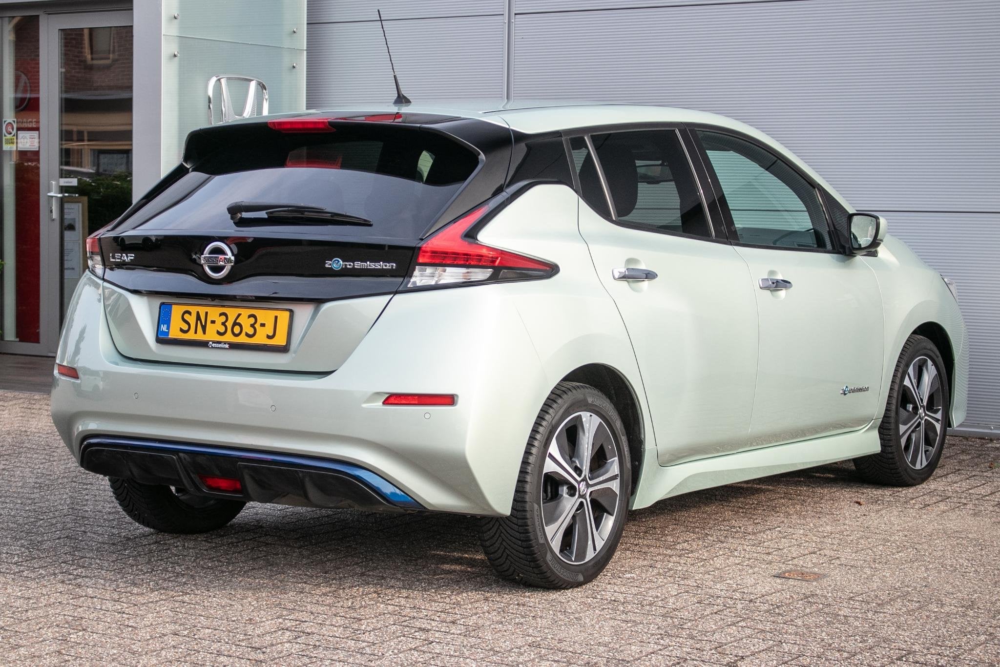 Nissan LEAF 2.ZERO EDITION 40 kWh - SOH 87% | Stoelverw. | A, Stof, Gebruikt, 150 pk, 87 %