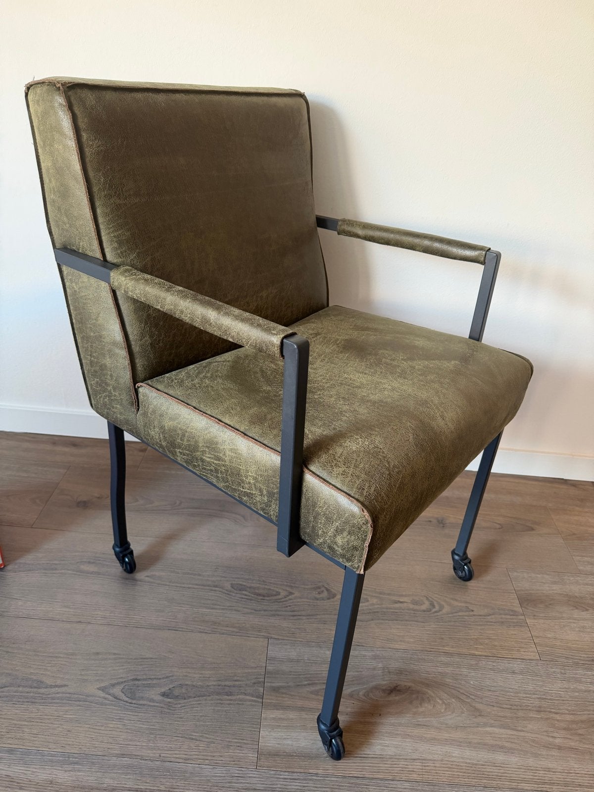 6x Het Anker Leijn armstoel - Oklahoma Olive microleder, Ophalen, Overige kleuren, Zo goed als nieuw, Vijf, Zes of meer stoelen