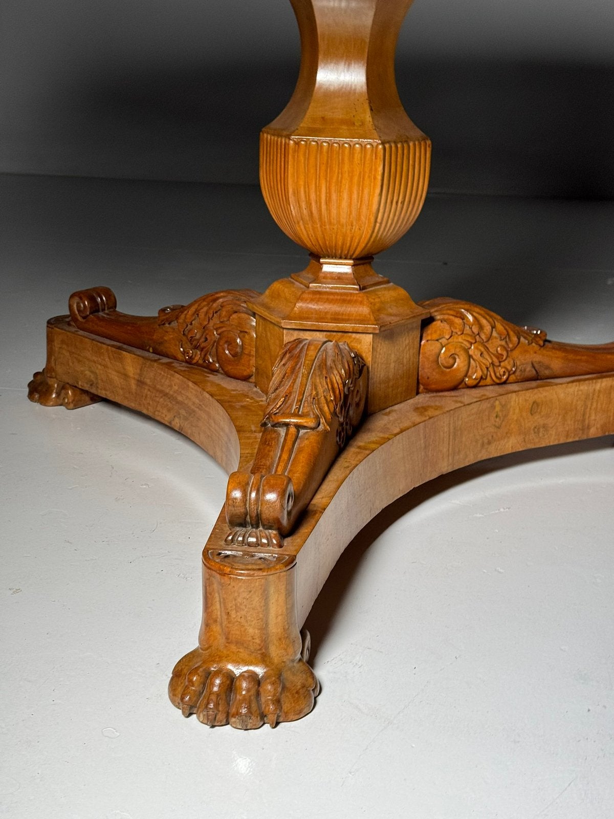 center table 19e eeuw notenhout, Antiek en Kunst, Ophalen of Verzenden