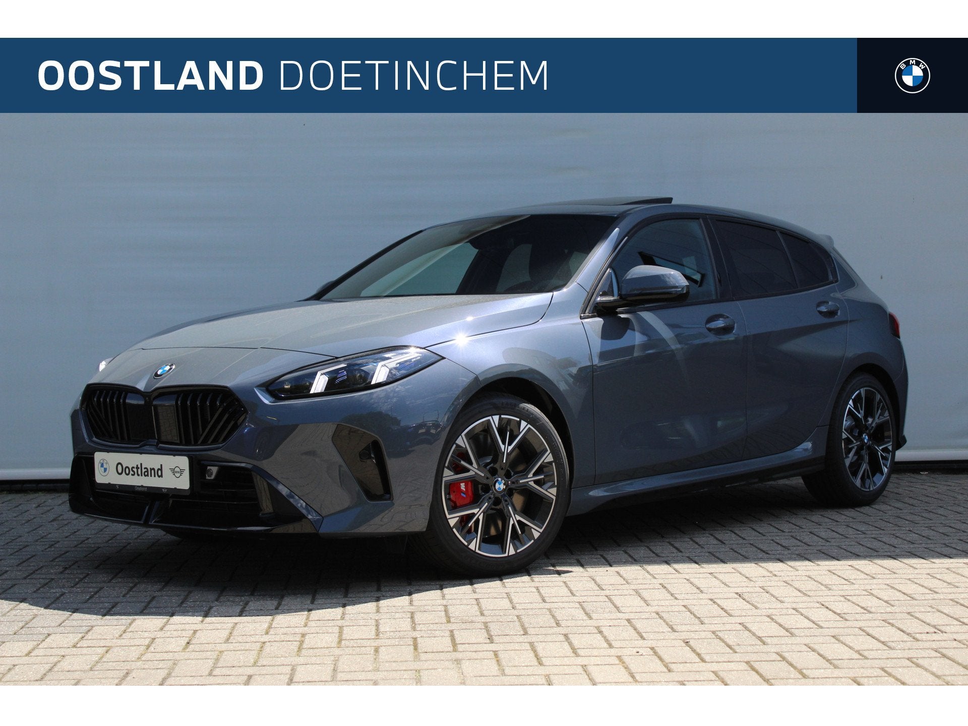 BMW 1 Serie 120 M Sport Automaat / Panoramadak / Trekhaak /, Auto's, Zwart, 156 pk, Bedrijf, 3 cilinders