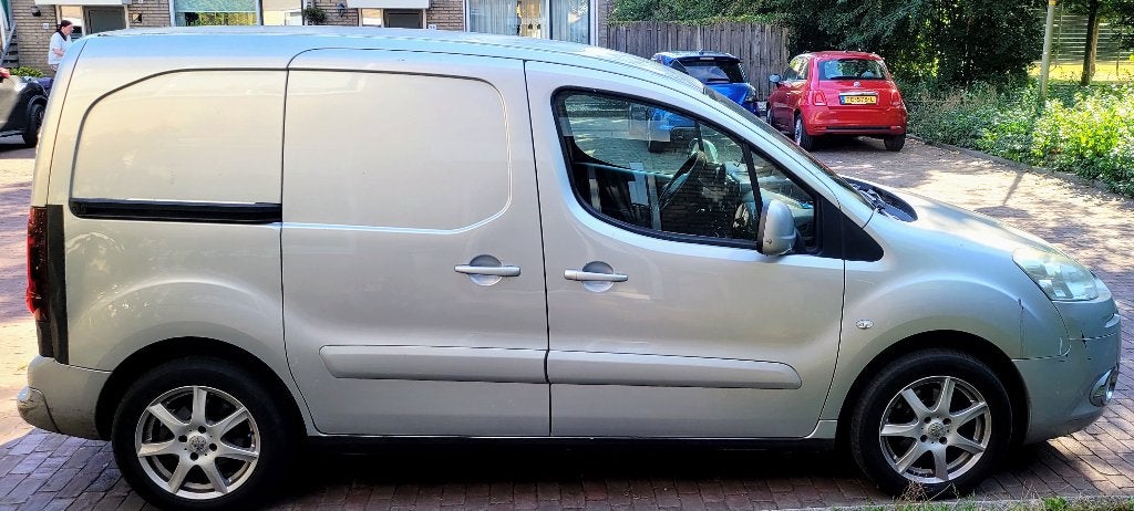 Peugeot Partner 1.6 HDI 66KW ( 2014 ), Auto's, Bestelauto's, Euro 5, Stof, 4 cilinders, Origineel Nederlands