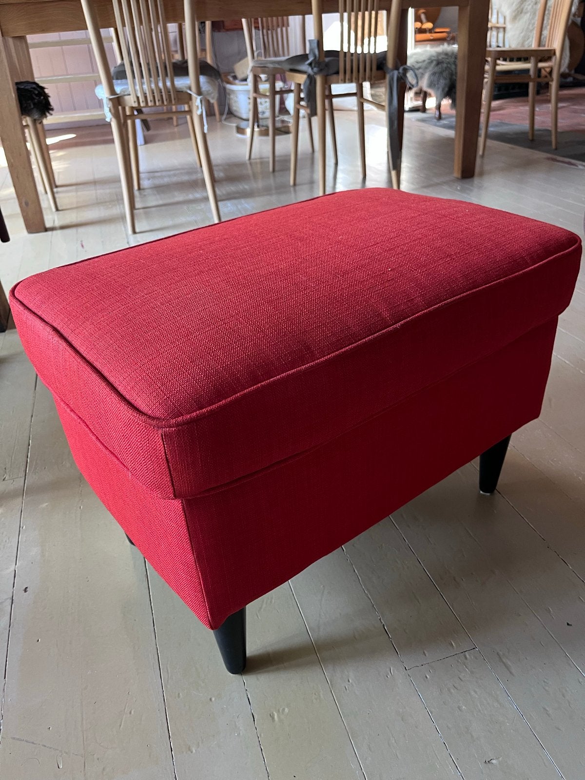 Rode ruime poef voetenbank ikea, Minder dan 50 cm, Gebruikt, Ophalen of Verzenden, Stof