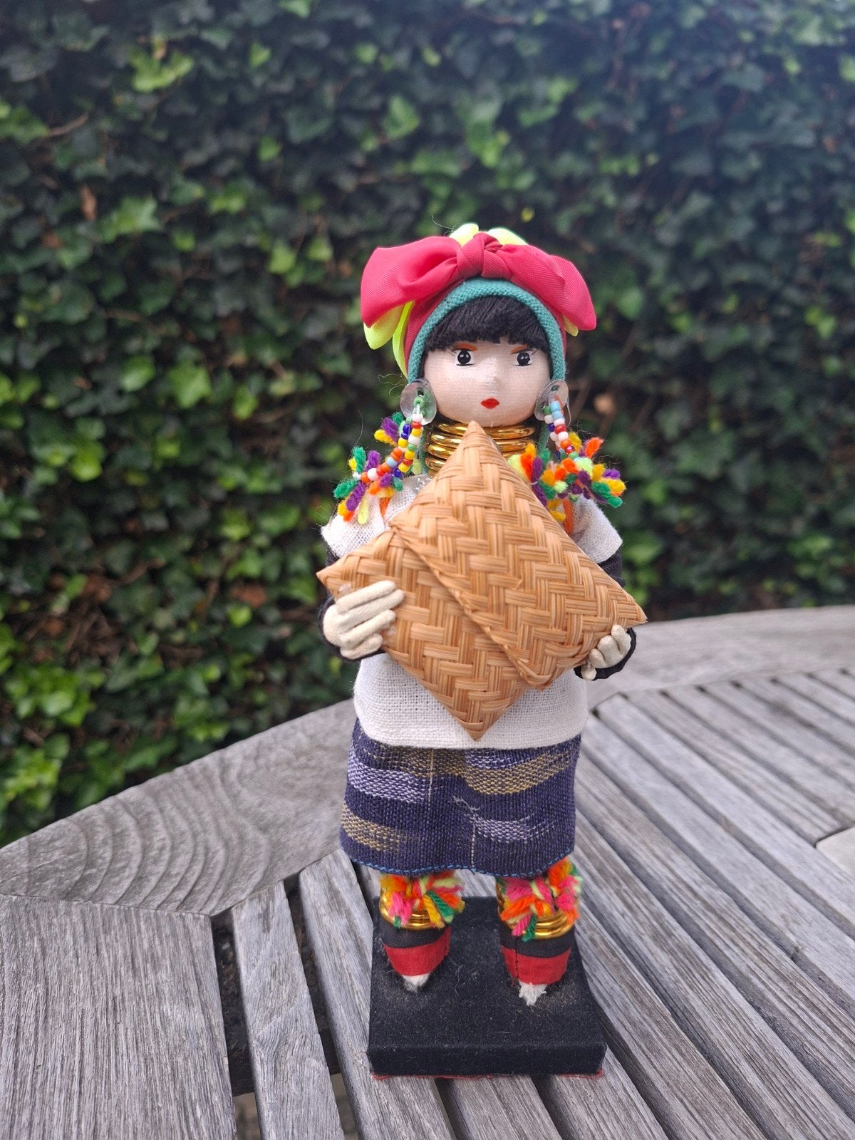 Handgemaakte Thaise pop Karen/Yang - Chiang Mai Dolls, Verzamelen, Poppen, Ophalen of Verzenden