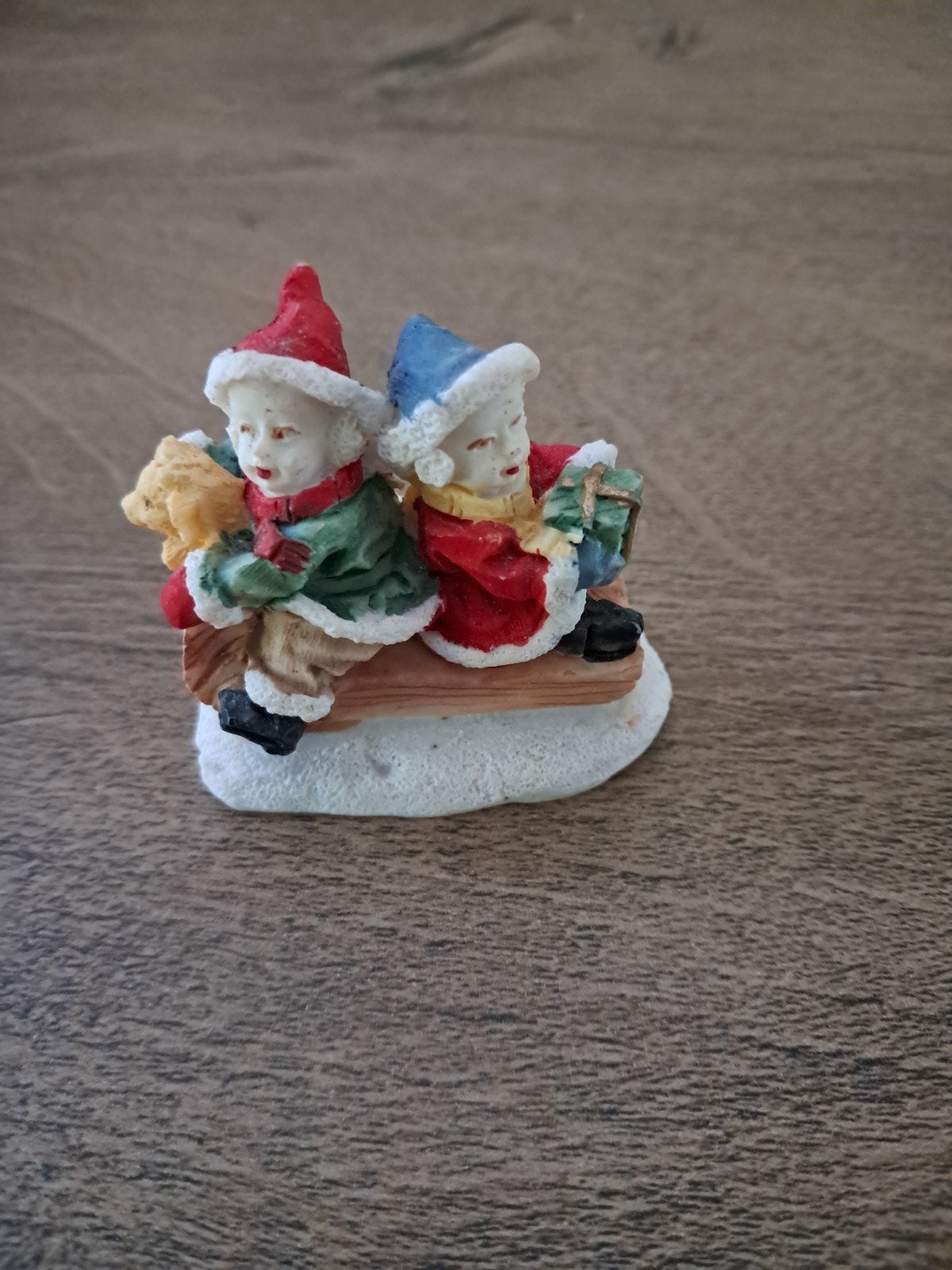jongen en meisje op een slee, Diversen, Ophalen