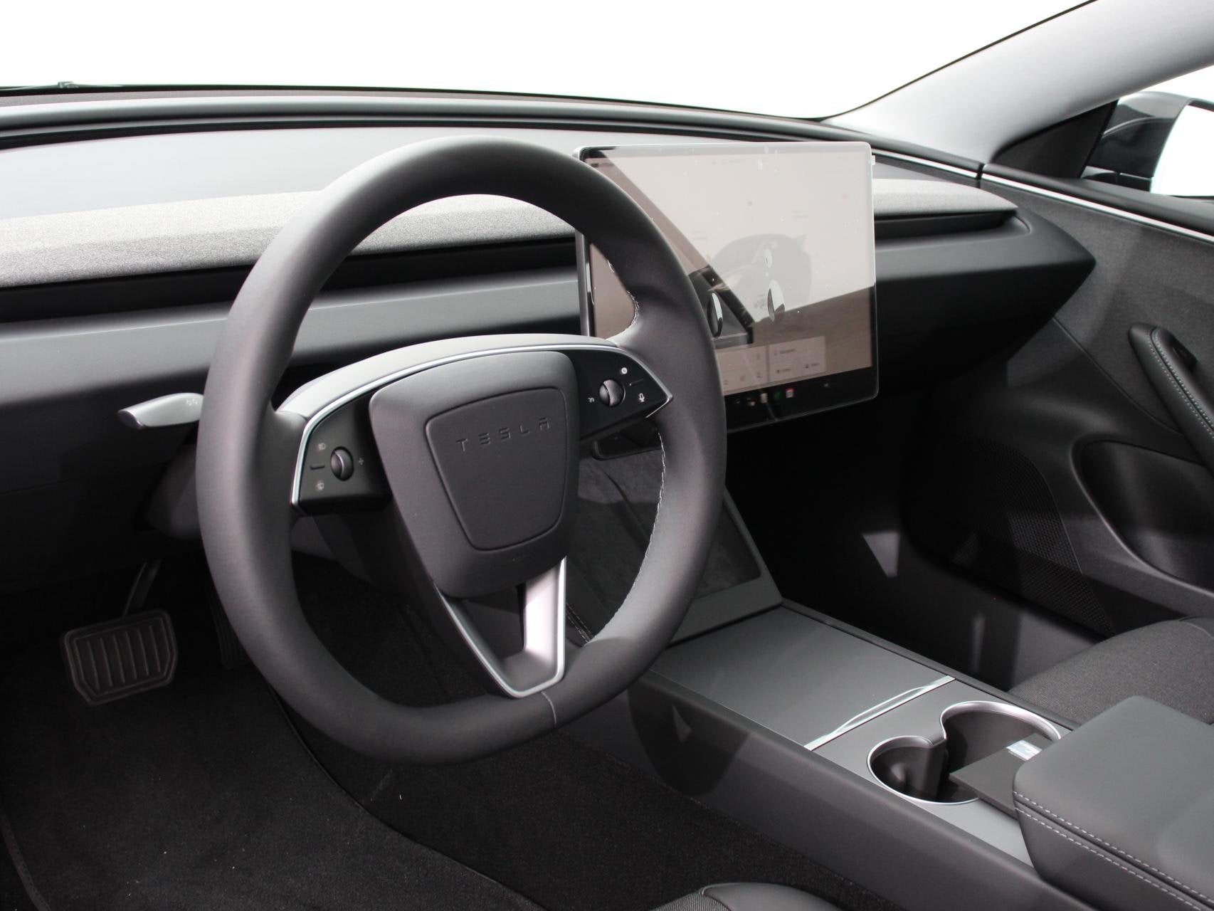 Tesla Model 3 RWD 60 kWh 534KM LFP Autopilot Panorama Warmte, Auto's, Automaat, Achterwielaandrijving, 375 min, Leder en Stof