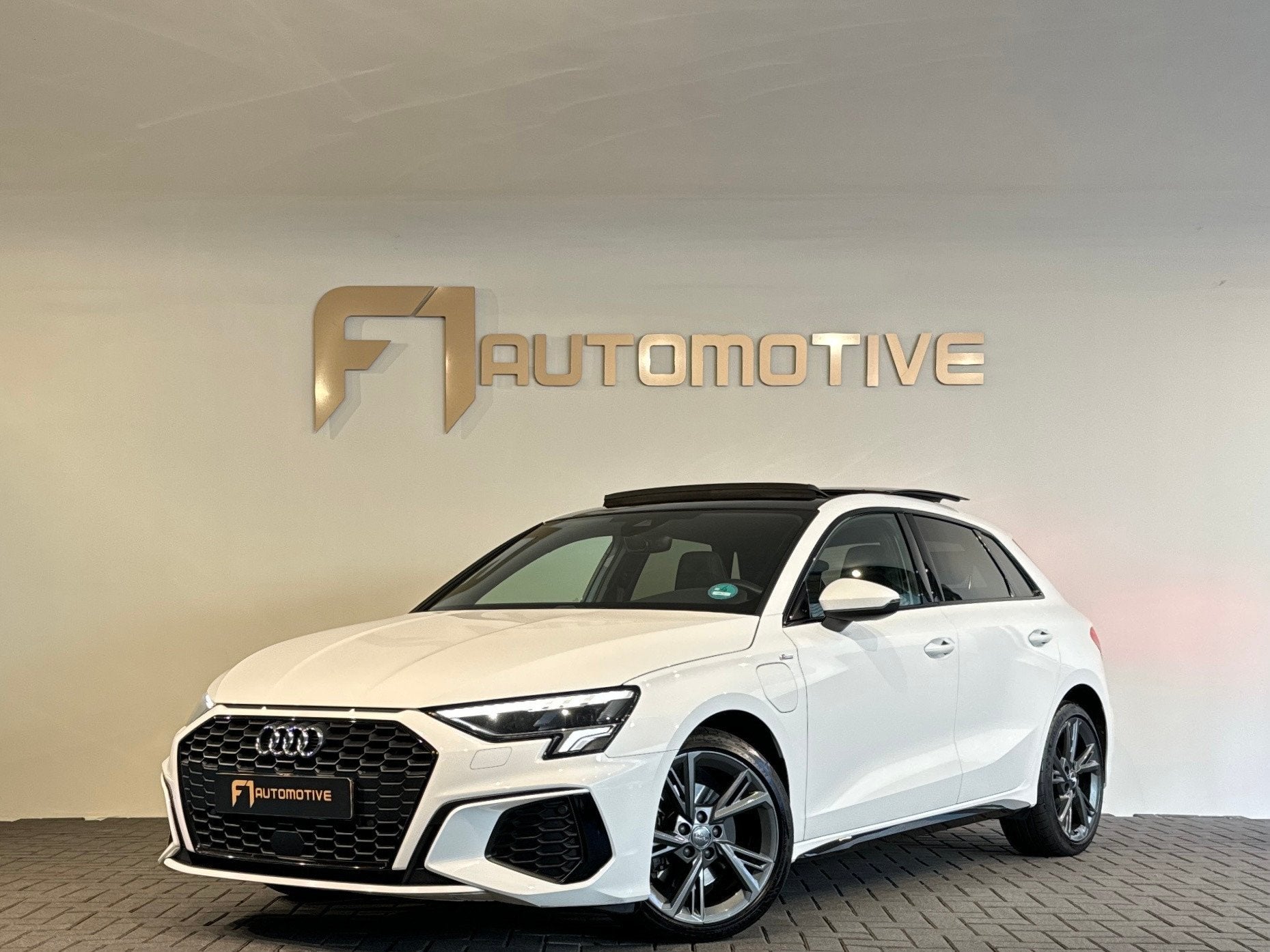 Audi A3 Sportback 40 TFSI e S Line Pano|Alcantara|Memory|Cam, Auto's, Audi, Gebruikt, Euro 6, 4 cilinders, 1535 kg