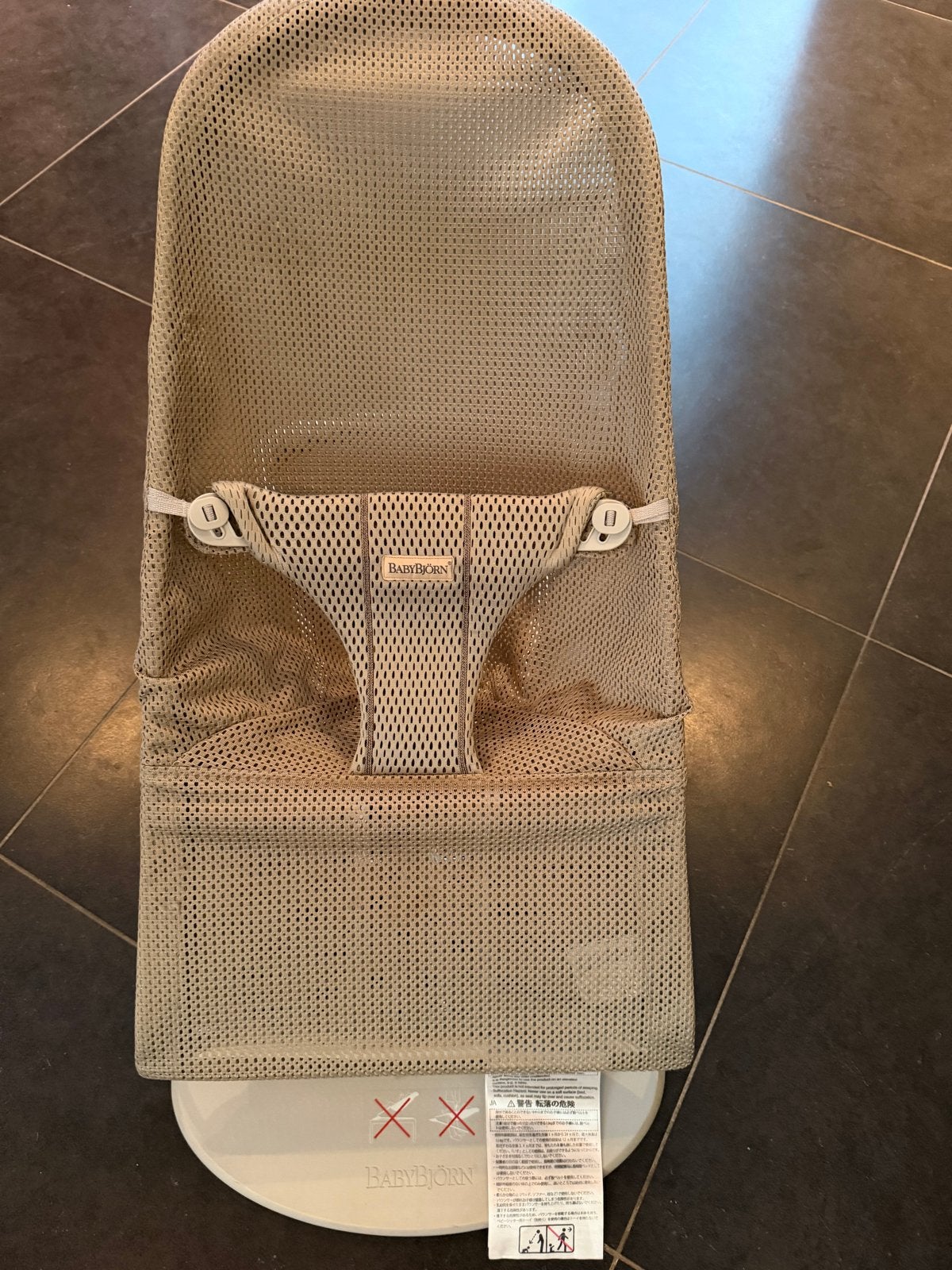 Baby Bjorn Wipstoel - Beige Taupe - Zo goed als nieuw, Kinderen en Baby's, Wipstoeltjes, Ophalen, Zo goed als nieuw, Wipstoel