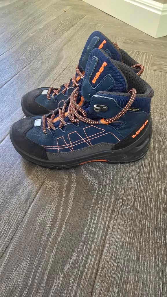 Lowa bergschoenen 30, Ophalen, Zo goed als nieuw, Schoenen