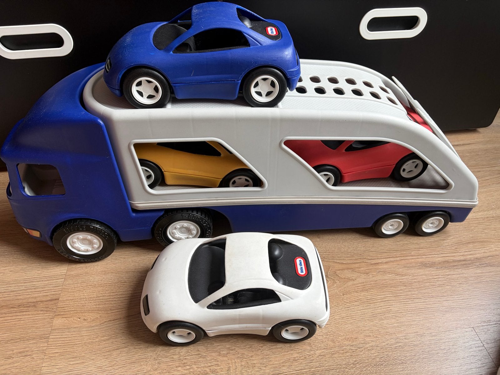 Little Tikes vrachtwagen met 4 auto's, Kinderen en Baby's, Speelgoed | Speelgoedvoertuigen, Ophalen, Gebruikt