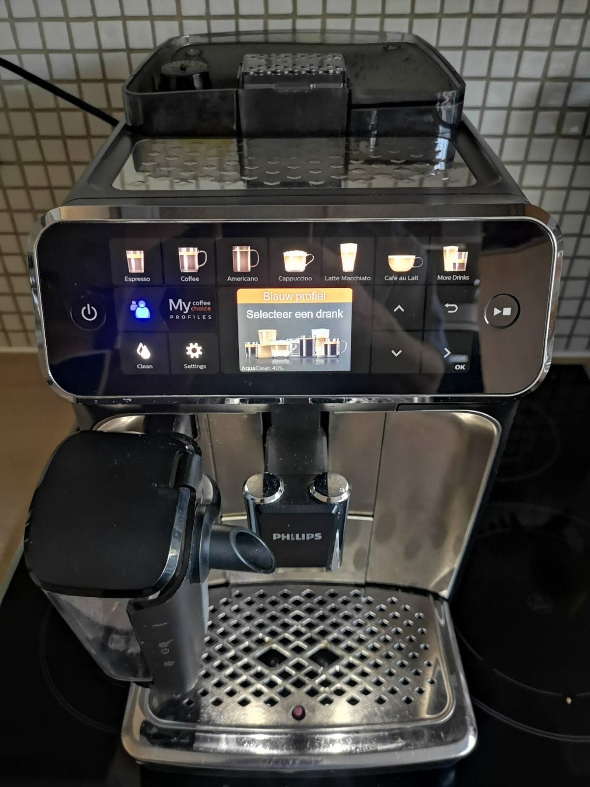 Philips EP5440/90 Volautomatische Espressomachine LatteGo, Witgoed en Apparatuur, Ophalen, 10 kopjes of meer, Koffiemachine, Koffiebonen