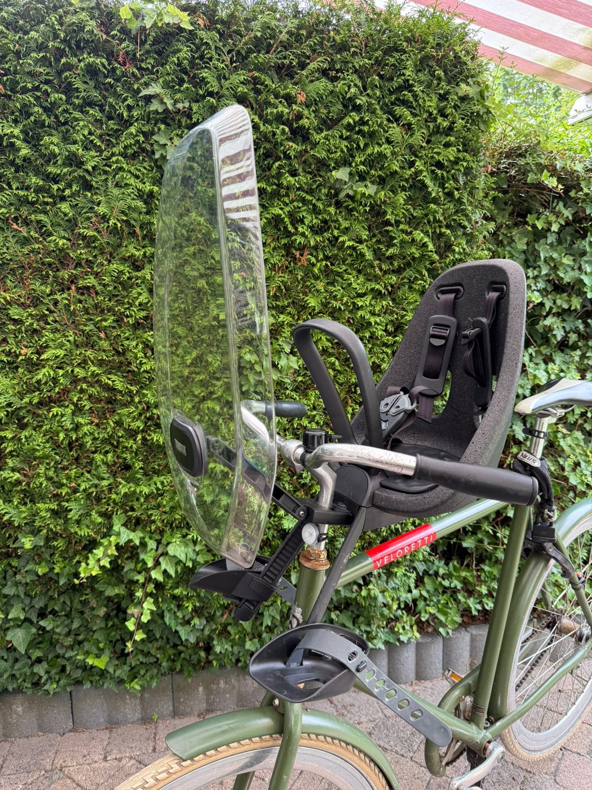 Thule Yepp Nexxt Mini met windscherm en 2 fietsklemmen, Ophalen, Zo goed als nieuw