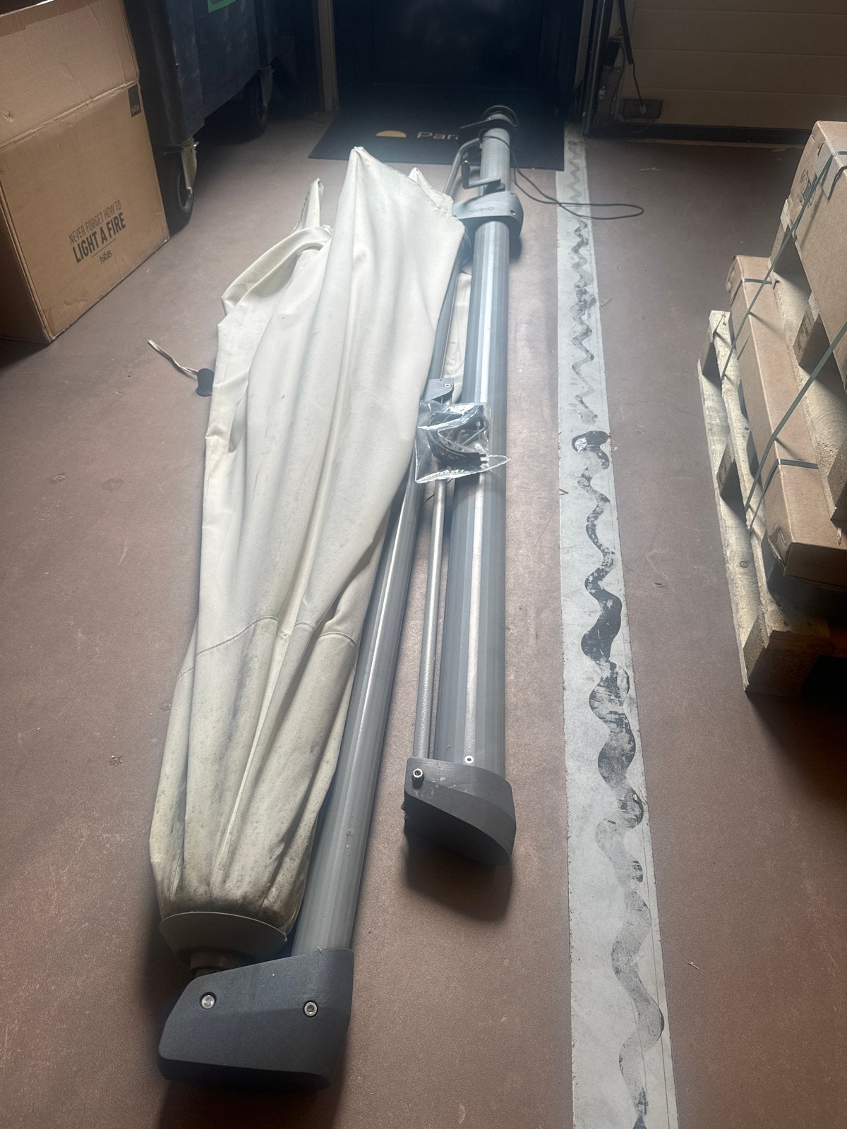 Glatz Sombrano zweefparasol grafietgrijs 400cm (defect), Tuin en Terras, Ophalen of Verzenden, Gebruikt, 3 tot 4 meter, Zweefparasol