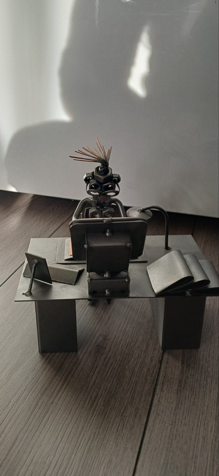 Unieke Steelman sculptuur: Schrijver aan bureau, Minder dan 20 cm, Ophalen of Verzenden, Beeld, Modern