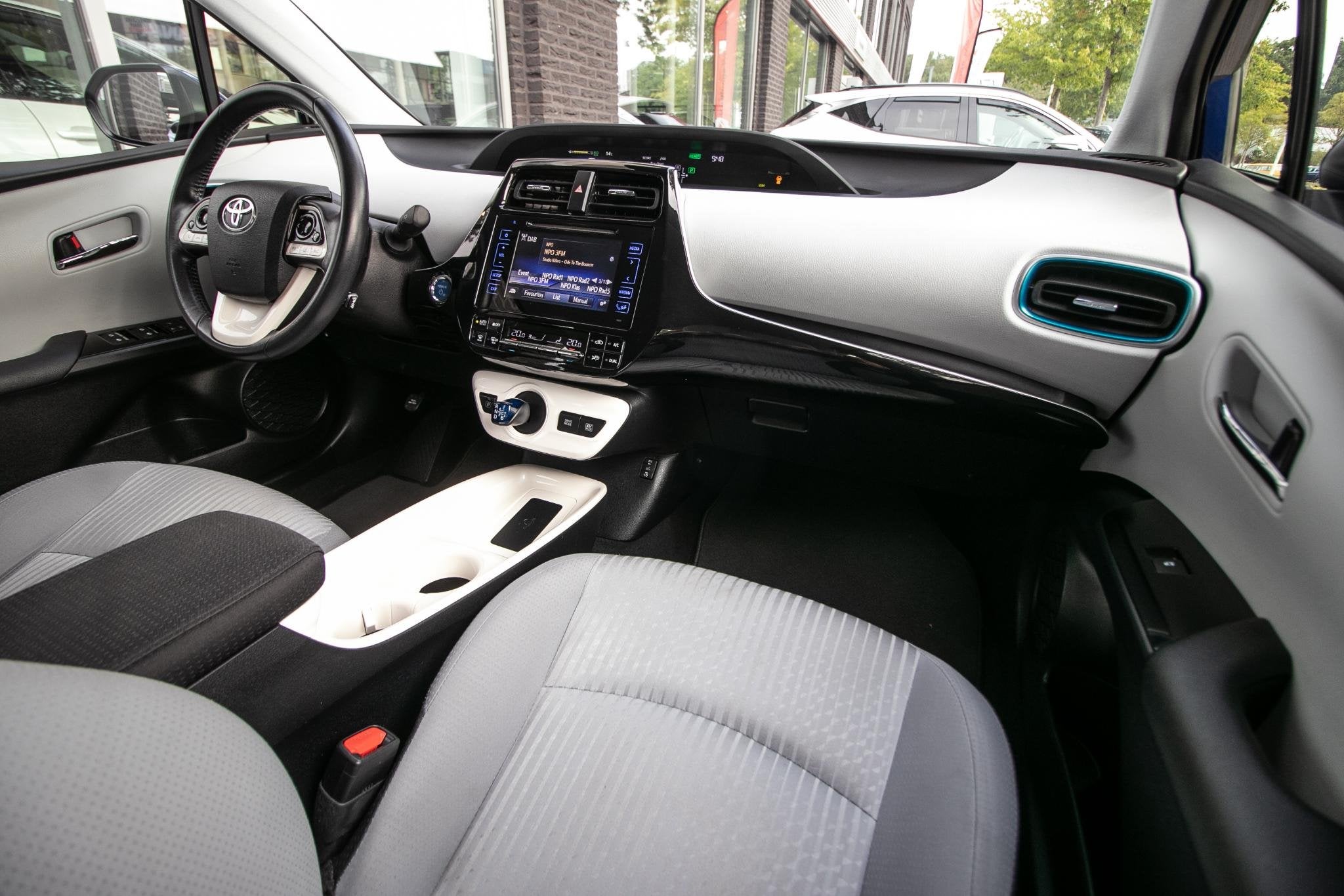 Toyota Prius 1.8 Black Edition | Adapt Cruise | Camera | Dea, Auto's, Dealer onderhouden, Euro 6, Blauw, 122 pk
