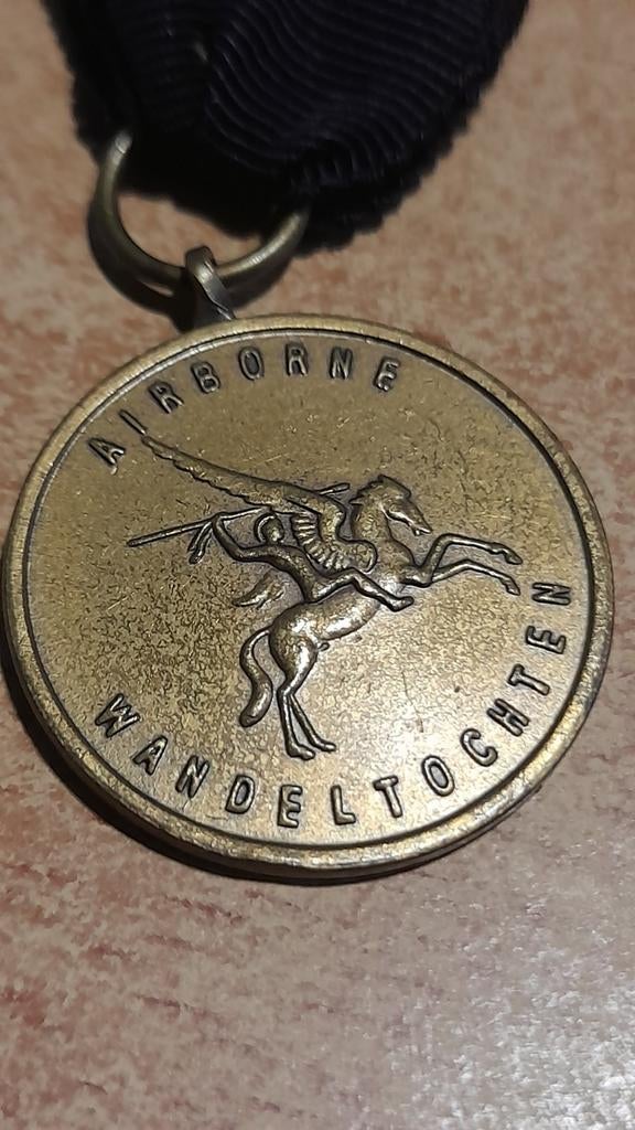 Airborne Wandeltochten medaille, Verzenden