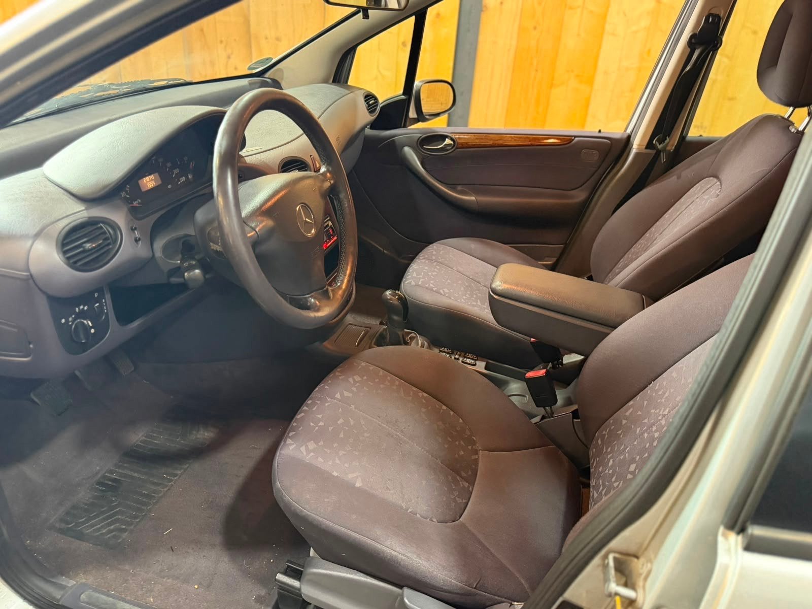 Mercedes-Benz A-klasse 140 A140 2004 5-Deurs Airco Hoogzitte, Voorwielaandrijving, Gebruikt, 4 cilinders, 49 €/maand