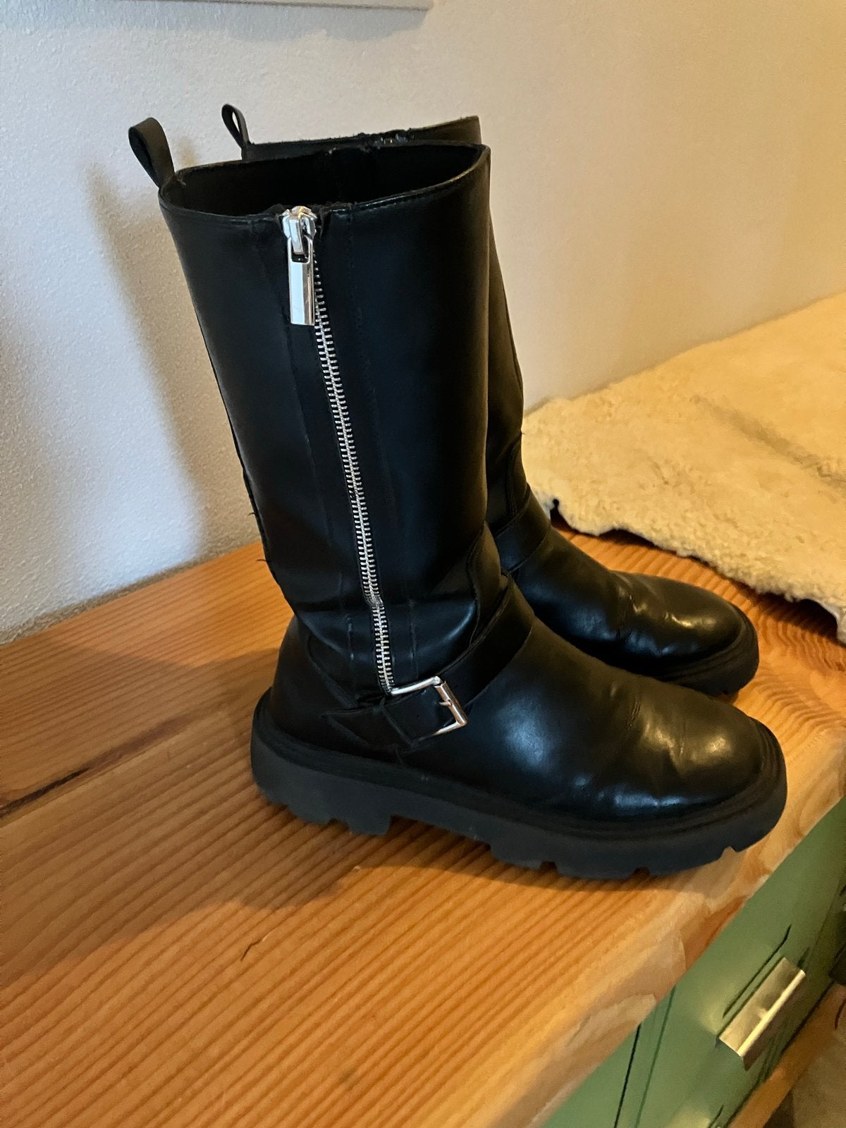 Zwarte Zara laarzen met rits en gesp, maat 37, Ophalen, Gedragen, Zwart, Lage of Enkellaarzen