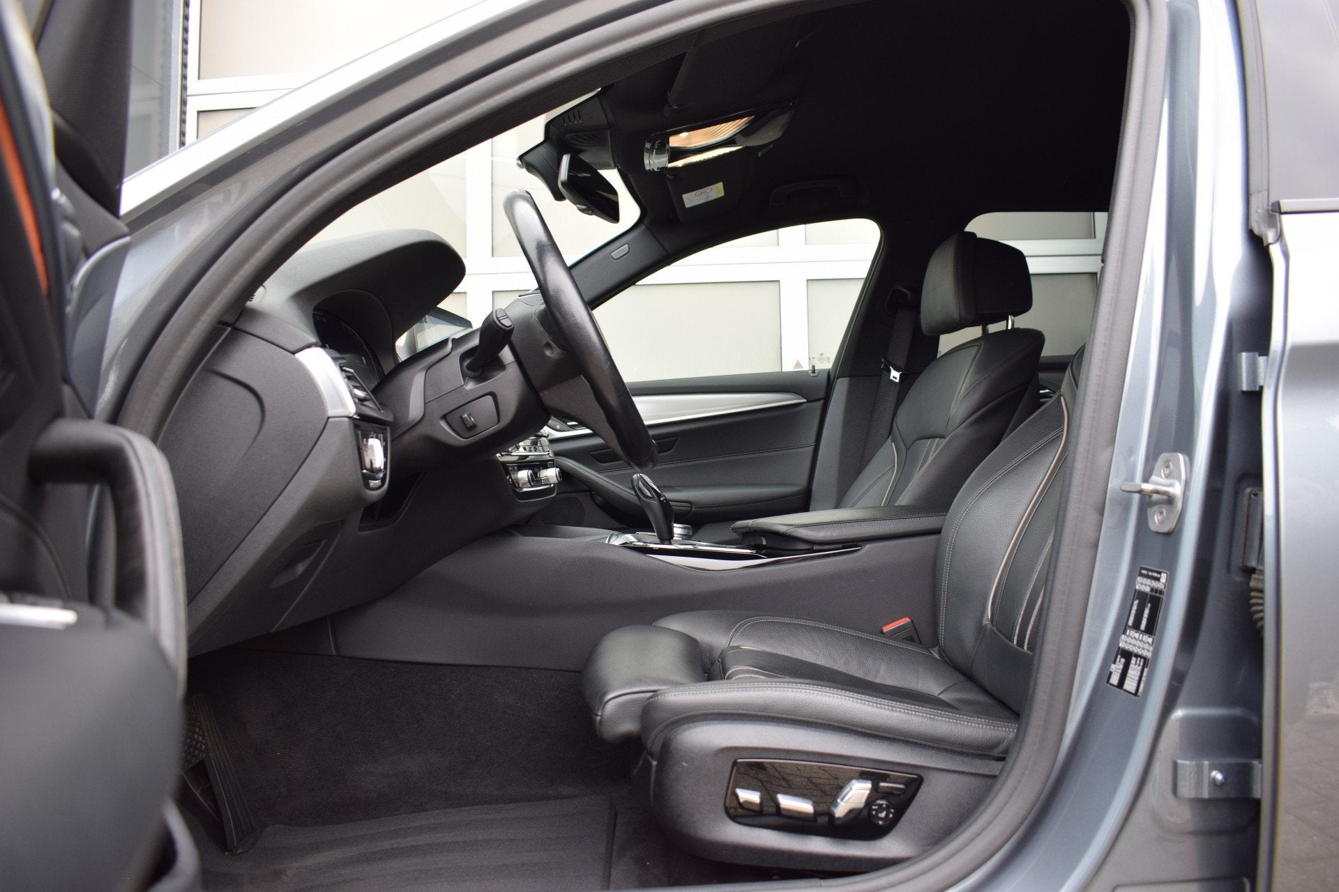 Foto 4 van BMW 5 Serie Touring 520i High Executive Edition | Sportline