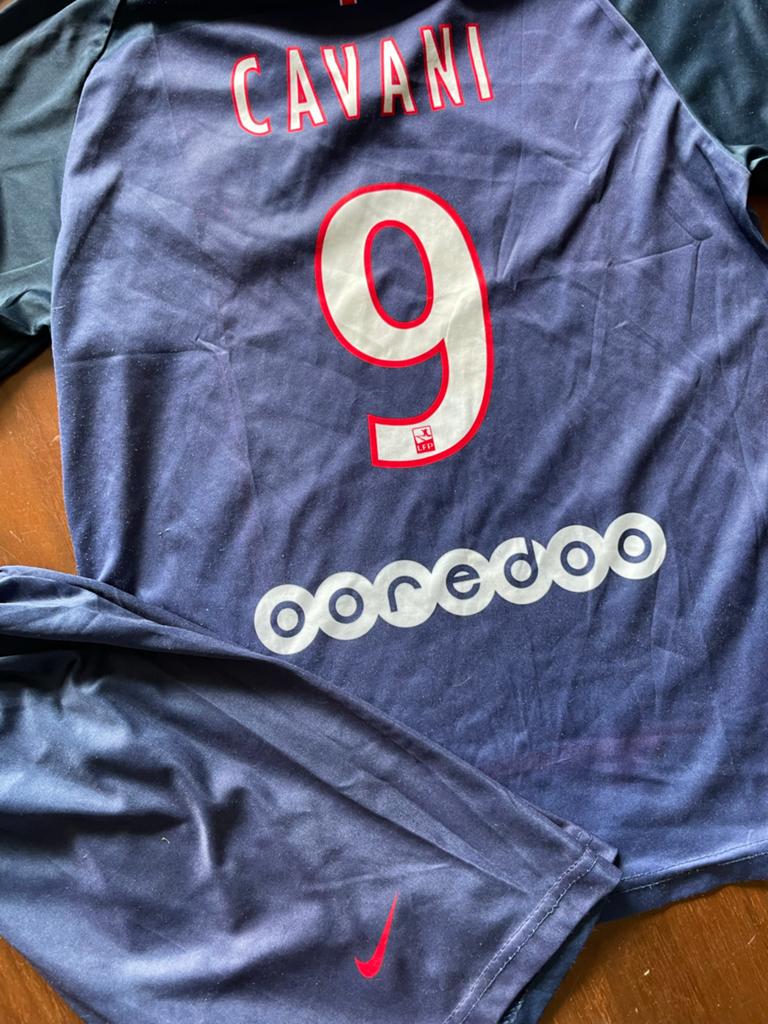 Voetbaltenue PSG Cavani Maat 128/134️, Sport en Fitness, Maat XS of kleiner, Ophalen of Verzenden, Zo goed als nieuw, Set
