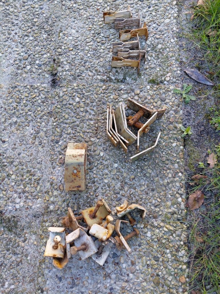 Ophangbeugels voor oude ledenradiator., Ophalen of Verzenden