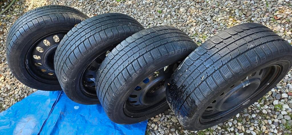 Set winterbanden en set all terrain banden., Ophalen, 215 mm, 17 inch, Winterbanden