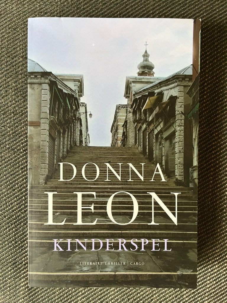 Donna Leon - Kinderspel., Ophalen of Verzenden, Zo goed als nieuw, Donna Leon, Amerika