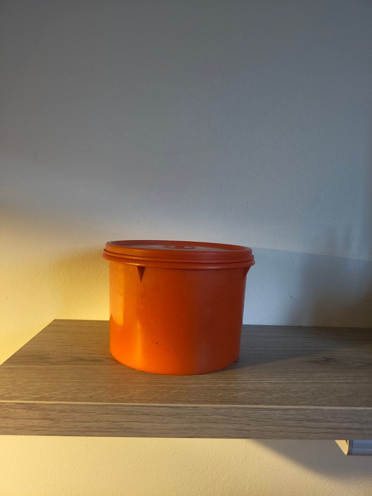 Vintage Tupperware bewaardoos oranje met deksel, Gebruikt, Bewaardoos, Oranje, Ophalen of Verzenden