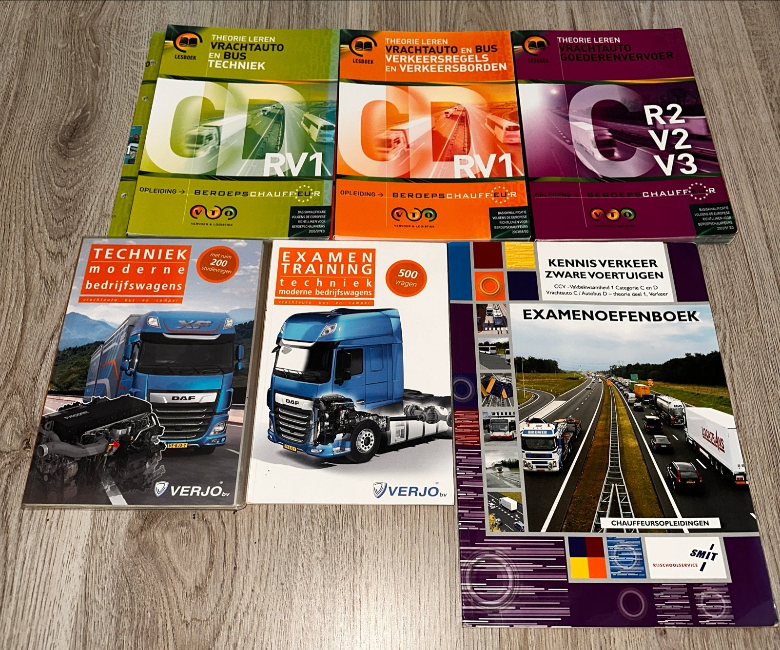 Complete set theorieboeken vrachtauto en bus, Ophalen of Verzenden, Zo goed als nieuw, MBO