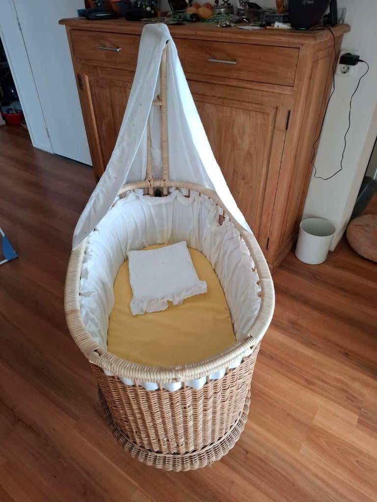 Oude rieten wieg., Ophalen, Gebruikt, Wieg
