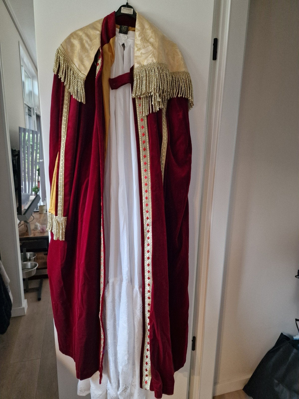 Sinterklaaspak en  2 Pietenpakken, Diversen, Ophalen, Gebruikt