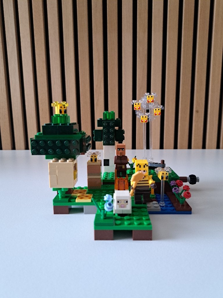 LEGO Minecraft De Bijenhouderij 21165, Minecraft, Lego, Ophalen of Verzenden, Zo goed als nieuw