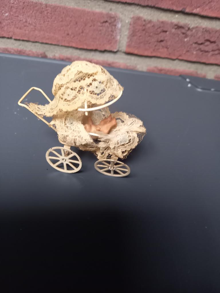 miniatuur oud poppenwagentje, Ophalen of Verzenden