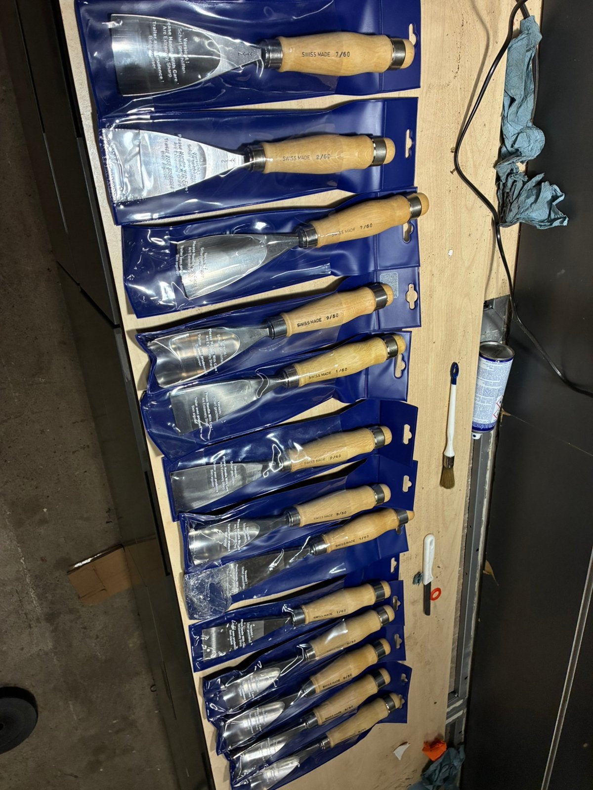 Brede pfeil gutsen ( swiss made bernegutsen guts beitels ), Ophalen of Verzenden, Nieuw, Meerdere media