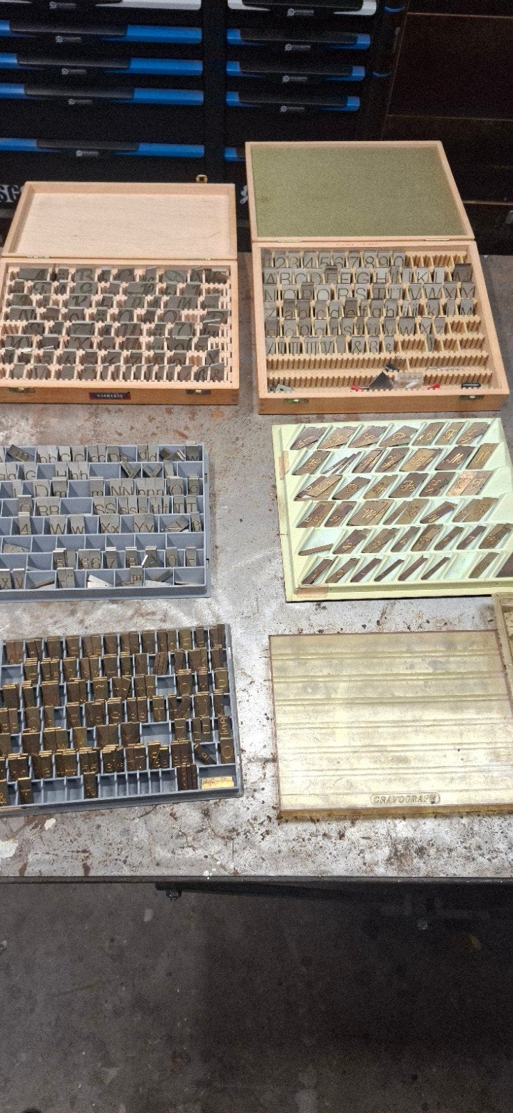 Gravograph graveermachine met letters, Ophalen, Gebruikt