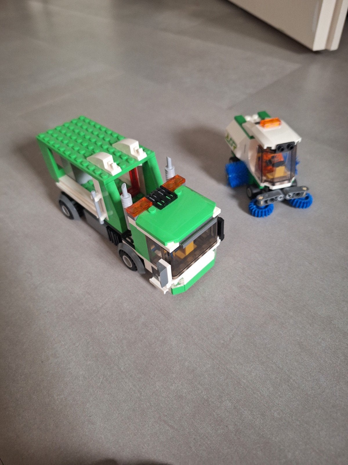 Lego voertuigen: raceauto's, vuilniswagen en straatveger, Ophalen, Gebruikt, Overige merken