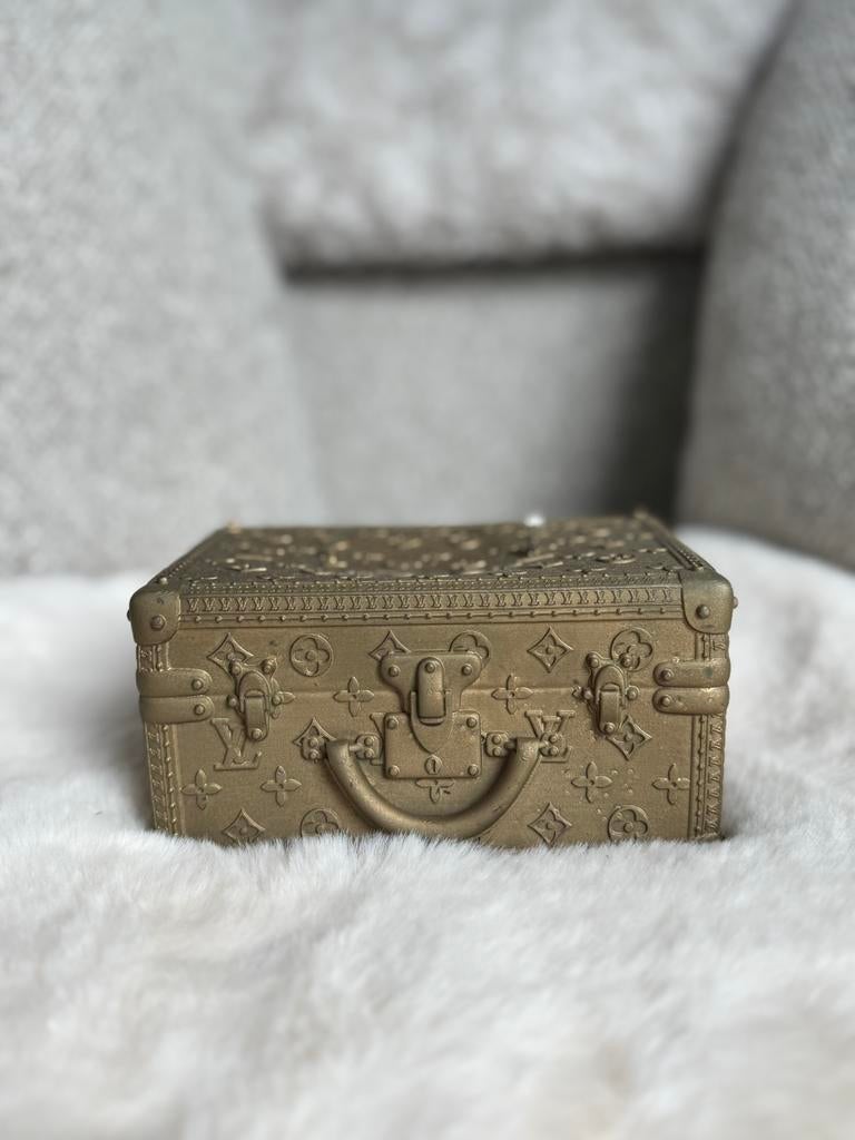 Luxe Lv kaars | Oudgoud, Huis en Inrichting, Woonaccessoires | Kandelaars en Kaarsen, Overige materialen, Overige kleuren, Nieuw