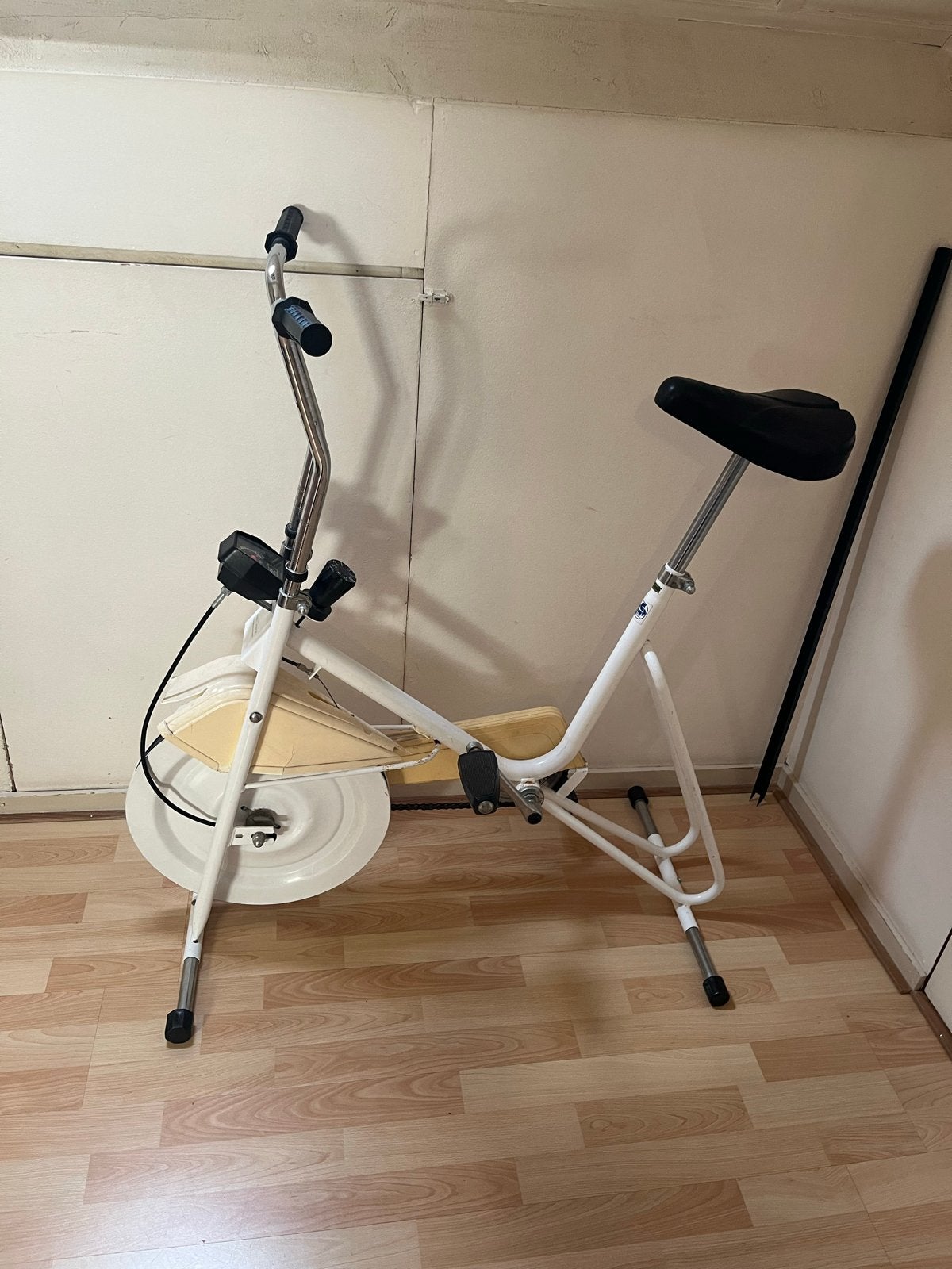 Hometrainer - Wit - Gebruikt, Ophalen, Gebruikt, Metaal, Benen
