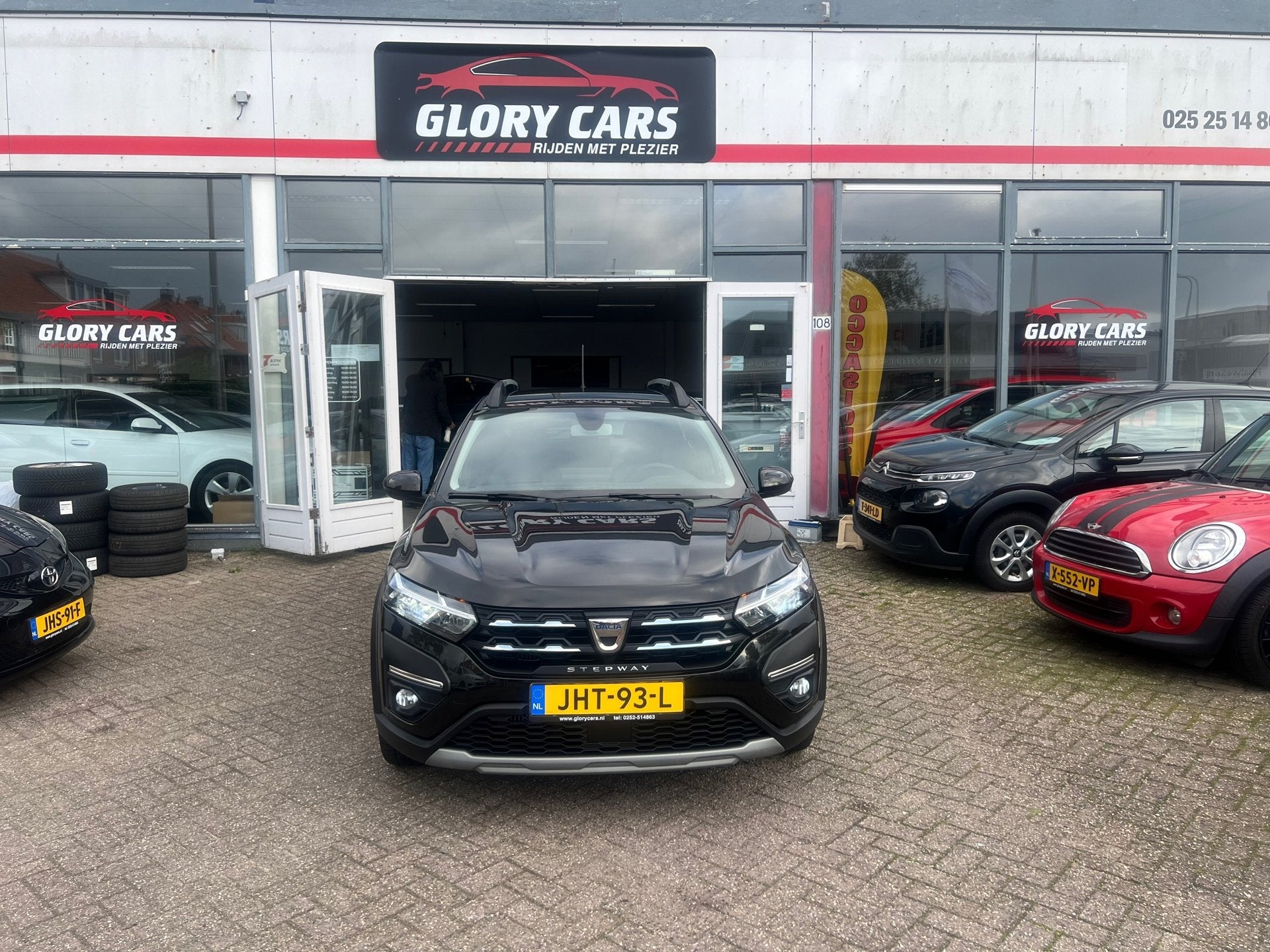 Dacia SANDERO 1.0 TCe 90 Comfort AUTOMAAT-CARPLAY-CRUISE-PDC, Auto's, Stof, Zwart, 91 pk, 19 km/l