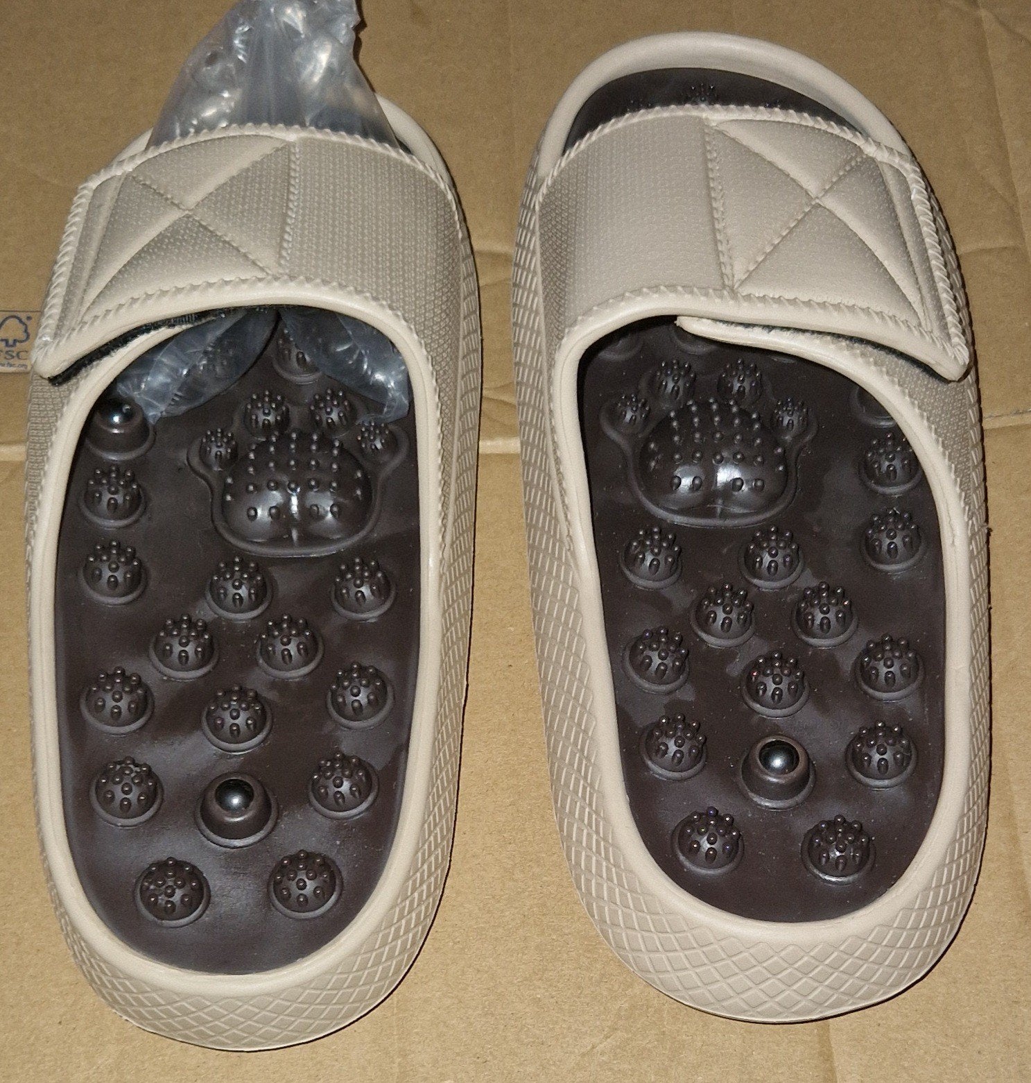 Massage slippers met acupressuurpunten - Maat 42, Slippers, Verzenden, Beige, Nieuw