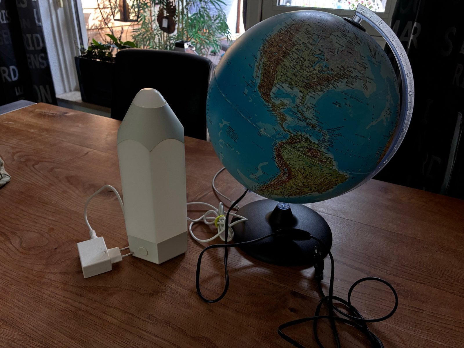 Potlood en wereldbol lampen / bureaulamp / nachtkastje lamp, Ophalen of Verzenden, Zo goed als nieuw, Lamp