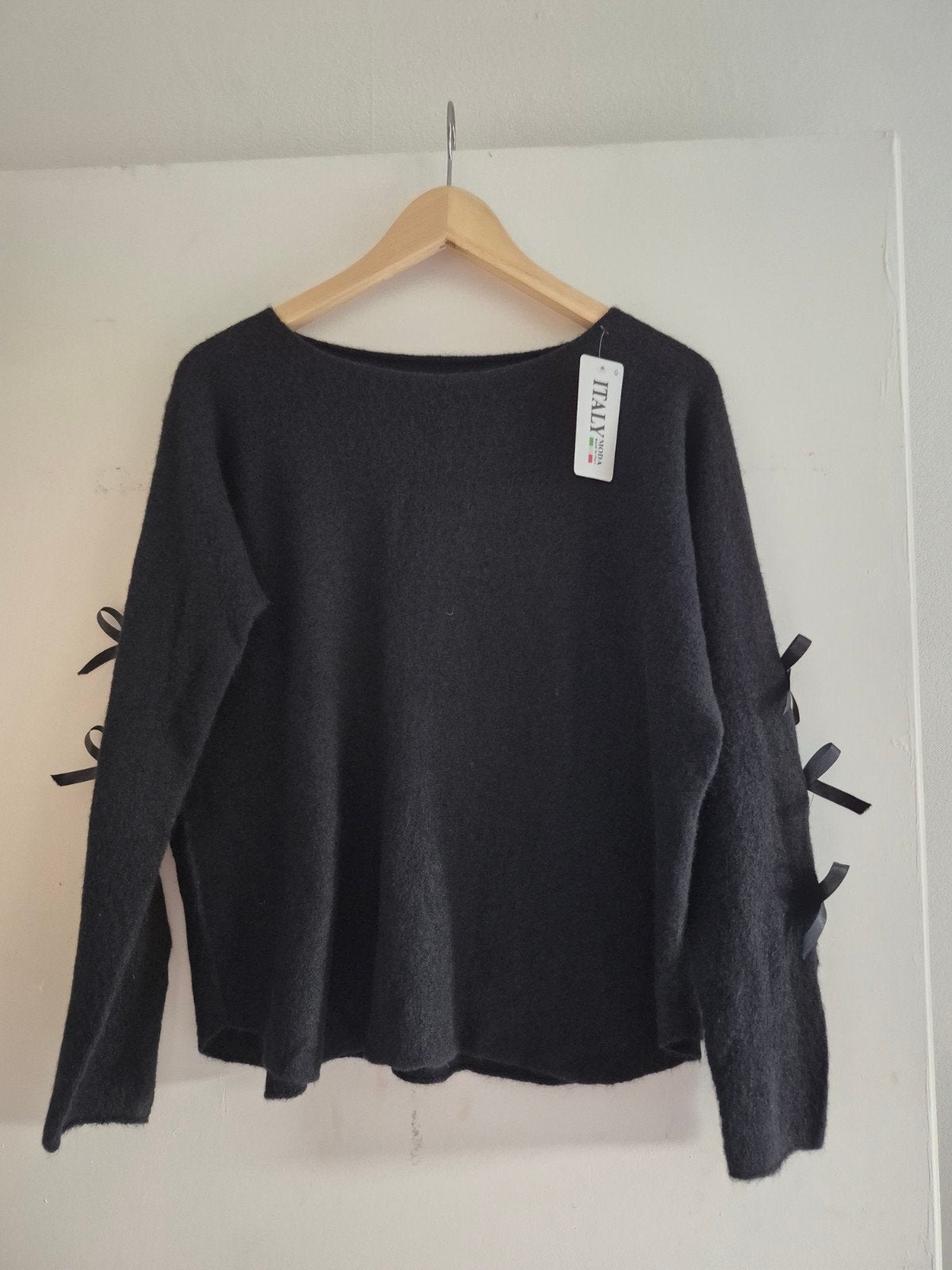 nieuwe zwarte trui met strikjes op de mouwen, Kleding | Dames, Onbekend, Ophalen of Verzenden, Nieuw, Zwart