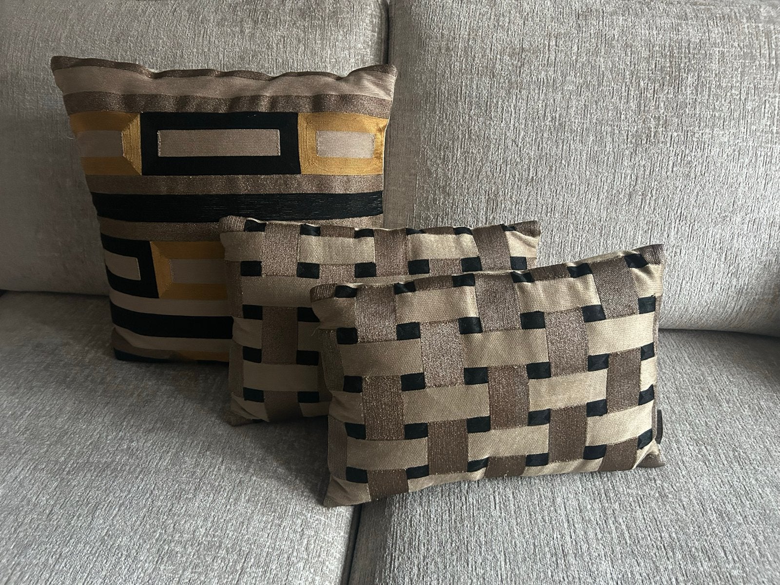 Mooie decoratie set: kussens, kandelaars en glazen stolp, Ophalen of Verzenden, Bruin, Textiel, Klassiek
