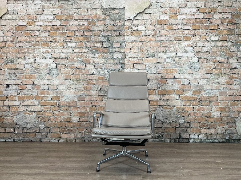 Vitra EA222 Soft Pad – Taupe leer | Charles & Ray Eames, Ophalen, Design, 75 tot 100 cm, Zo goed als nieuw