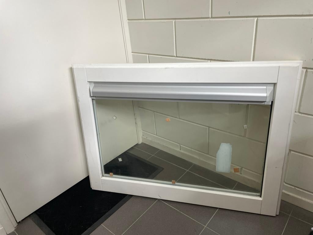 Raam met dubbelglas en ventilatie rooster nieuw !, Doe-het-zelf en Verbouw, Glas en Ramen, Ophalen, Gevelraam of Ruit, Minder dan 80 cm