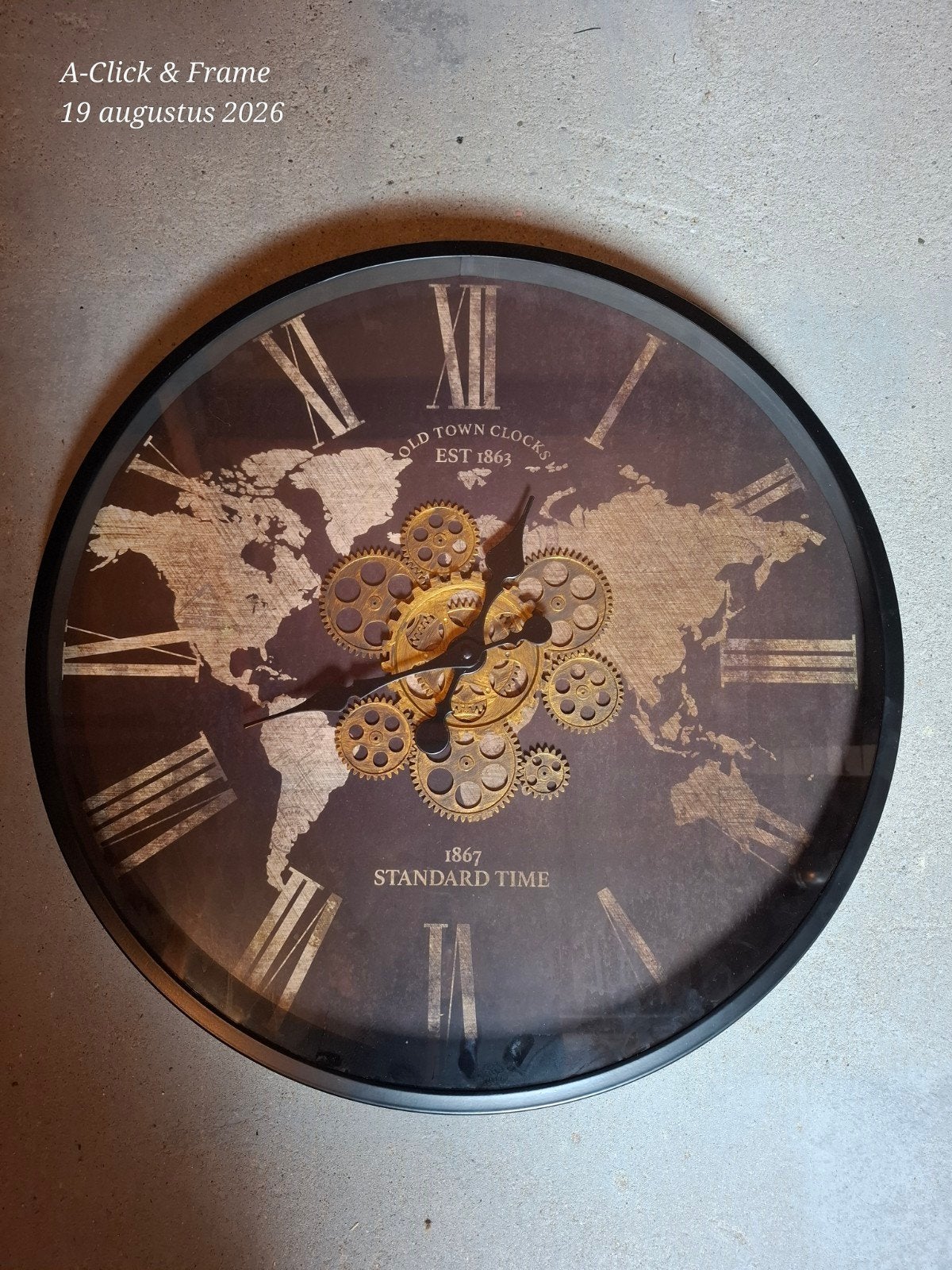 Wandklok met wereldkaart en zichtbaar uurwerk, Ophalen, Wandklok